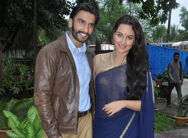 Sonakshi, Ranveer is very busy in promoting their upcoming movie Lootera