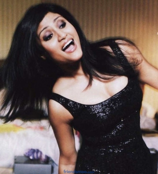 Sexy and Spicy Mom's of Bollywood - Friendsmoo