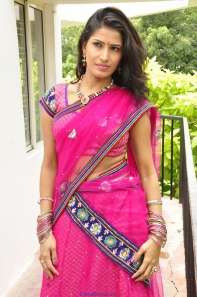 Sruthi Telugu Actress Latest Photos in Saree