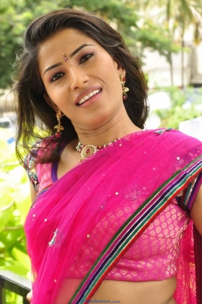 Sruthi Telugu Actress Latest Photos in Saree