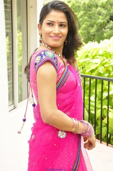 Sruthi Telugu Actress Latest Photos in Saree