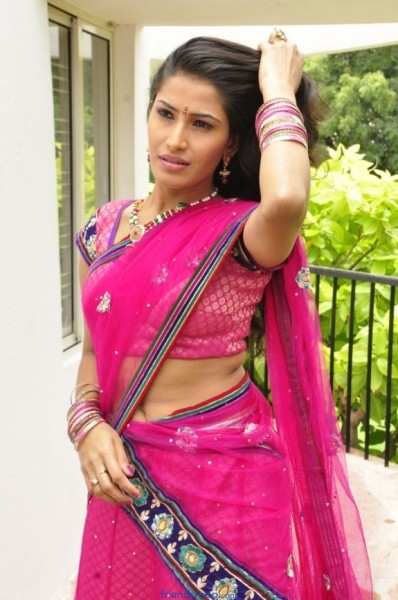 Sruthi Telugu Actress Latest Photos in Saree