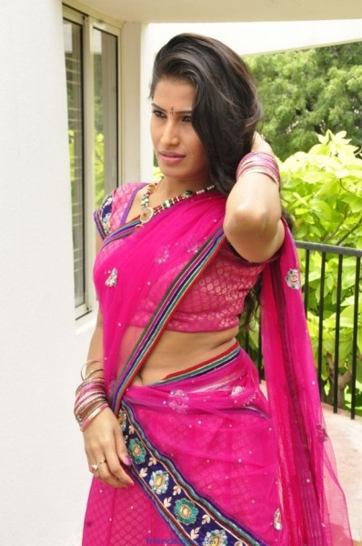 Sruthi Telugu Actress Latest Photos in Saree