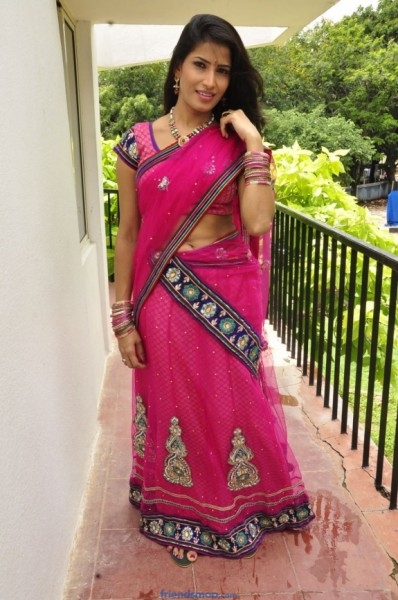 Sruthi Telugu Actress Latest Photos in Saree