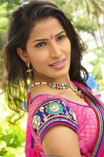 Sruthi Telugu Actress Latest Photos in Saree