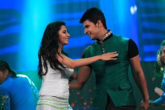 Celebrity Red Carpet Photos at Saifta Awards 2013