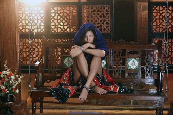 Poonam Pandey Actress and Model Latest Photos in Half Saree.