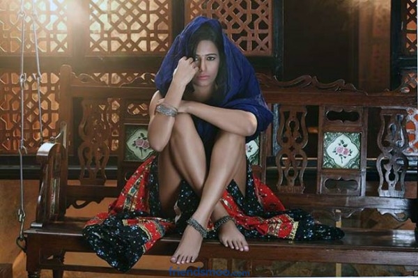 Poonam Pandey Actress and Model Latest Photos in Half Saree.