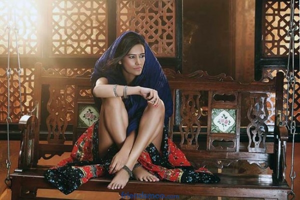 Poonam Pandey Actress and Model Latest Photos in Half Saree.