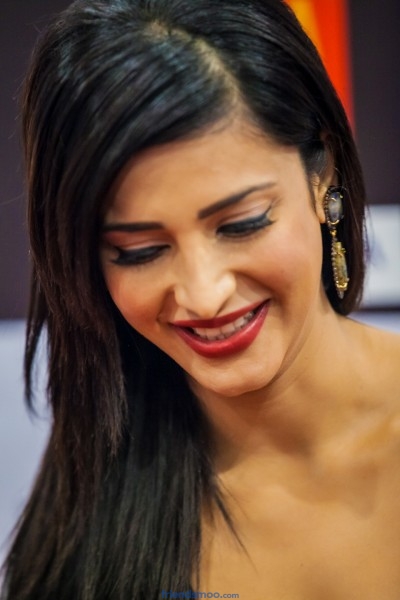 Shruti Hassan Photos from Siima Awards 2013