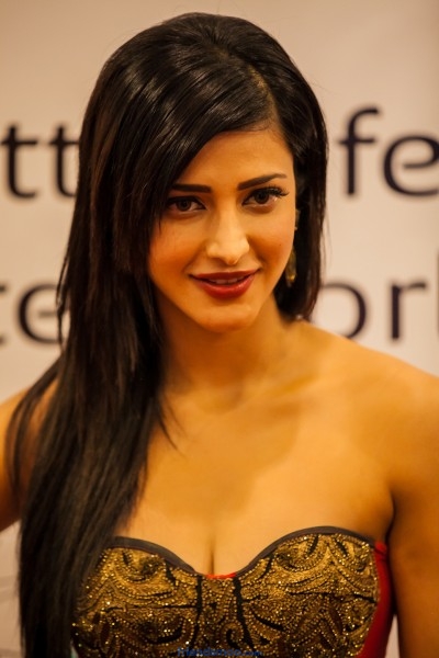 Shruti Hassan Photos from Siima Awards 2013