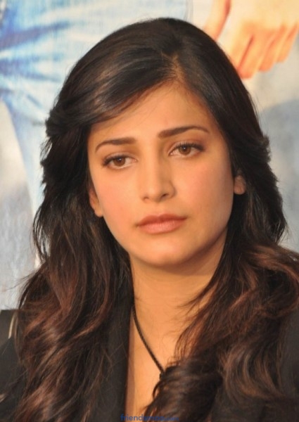 Indian Actress Shruti Hassan Latest Photos in Black Dress