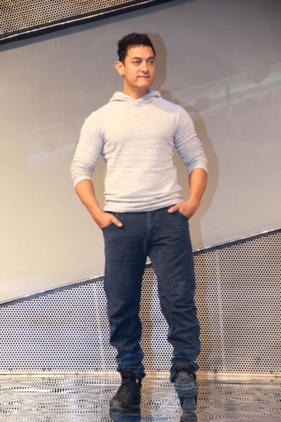 Aamir Khan and Katrina Kaif Launch Dhoom 3 Movie Merchandise