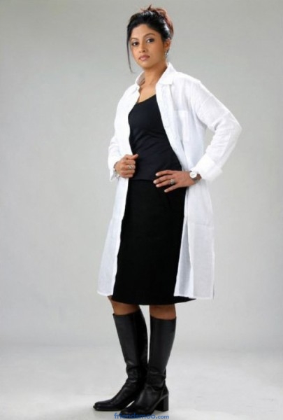 Nadhiya Latest Photo Shoot Stills