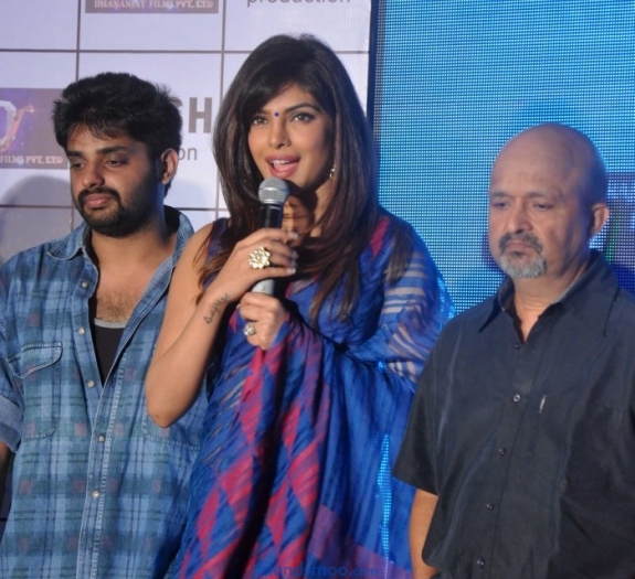 Priyanka Chopra Latest Hot Photos in Saree
