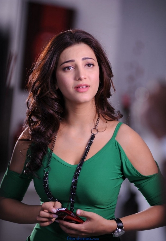 Sruthi Hassan Latest Photos in Green T-Shirt