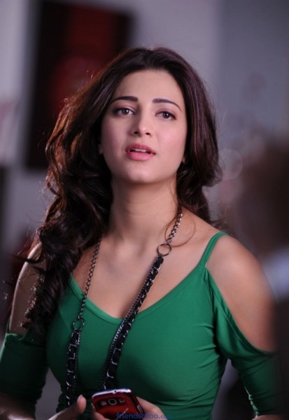 Sruthi Hassan Latest Photos in Green T-Shirt