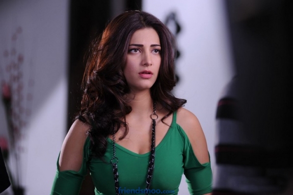 Sruthi Hassan Latest Photos in Green T-Shirt