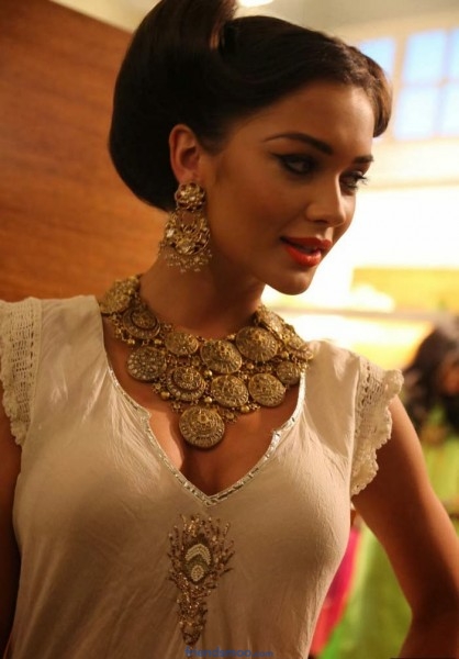 Indian Actress Amy Jakson Spicy Photos