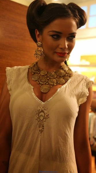 Indian Actress Amy Jakson Spicy Photos