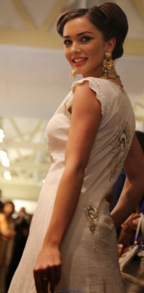 Indian Actress Amy Jakson Spicy Photos