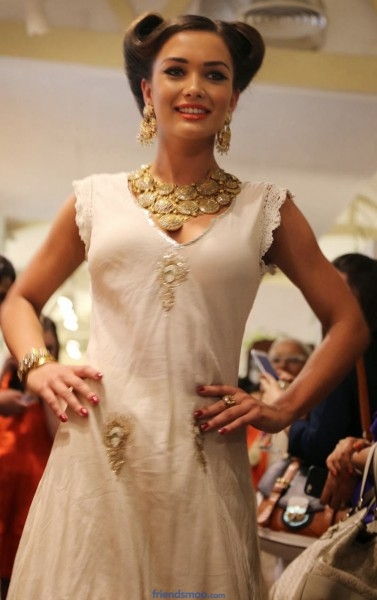 Indian Actress Amy Jakson Spicy Photos