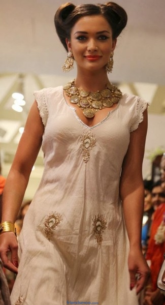 Indian Actress Amy Jakson Spicy Photos