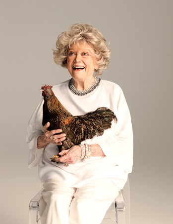 Legendary Comic Phyllis Diller Dies at 95