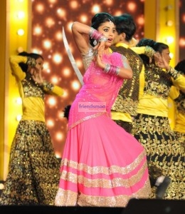 Shriya Dance at Mirchi Music Awards 2013