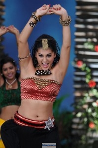 Taapsee Hot Navel Showing Photos-Friendsmoo