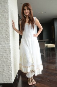 Cute Shruti Hassan Unseen, Sexy and Random Photos