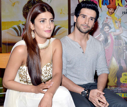 Shruti Hassan & Girish Kumar Latest Photos at Ramaiya Vastavaiya Promotion