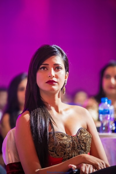 Shruti Hassan Photos from Siima Awards 2013