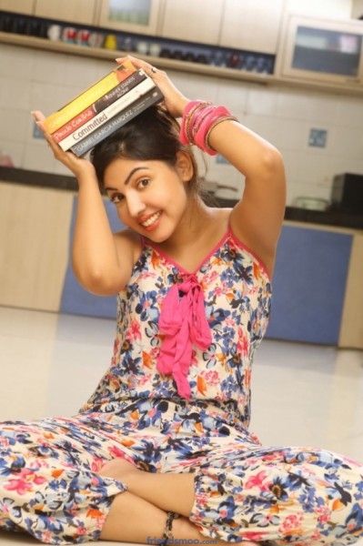 South Indian Actress Komal Jha Latest Stills