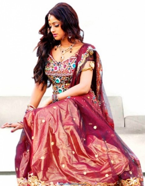 Udaya Bhanu Latest Photoshoot Pics in Different Dresses