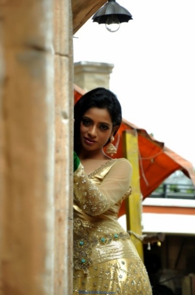 Udaya Bhanu Latest Photoshoot Pics in Different Dresses