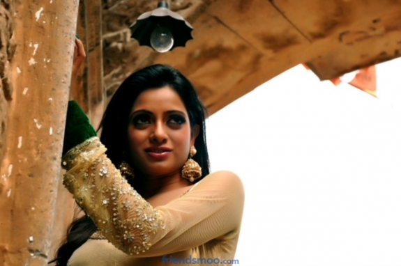 Udaya Bhanu Latest Photoshoot Pics in Different Dresses