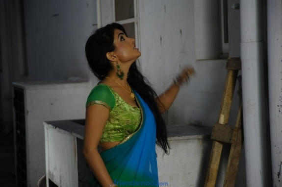 Kavya Singh Latest Photos in Green Saree