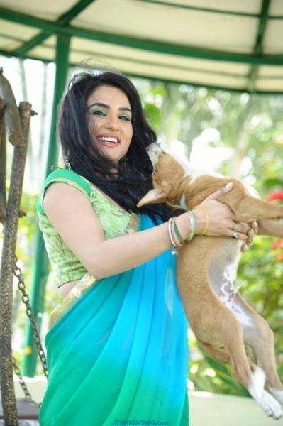 Kavya Singh Latest Photos in Green Saree