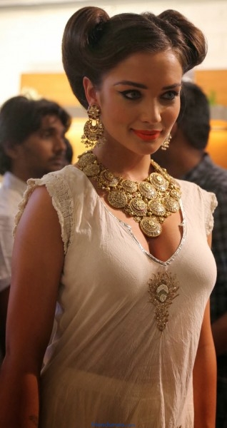 Indian Actress Amy Jakson Spicy Photos