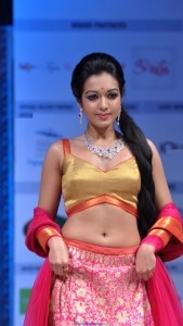 Catherine Tresa Latest Spicy Photos-Friendsmoo