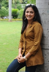 Hari Priya Latest Photos-Friendsmoo