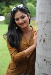 Hari Priya Latest Photos-Friendsmoo