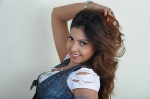 Komal Jha Latest Cute Photos-Friendsmoo