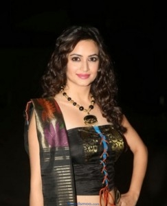 Kriti Kharbanda Latest Black Dress Photos- Friendsmoo