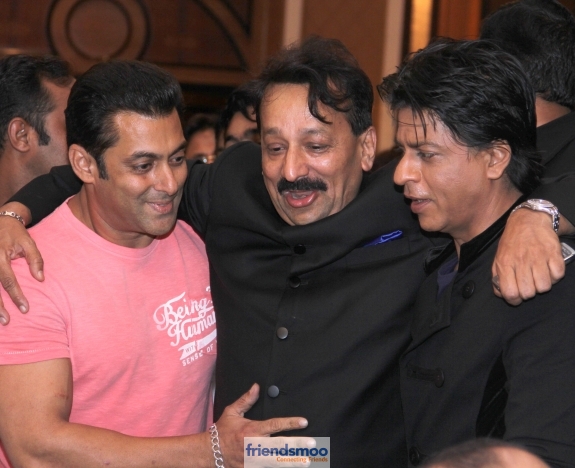 Salman Khan and Shah Rukh Khan Hug at Iftar Party