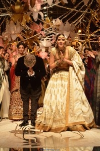 Sonam Kapoor Ramp Walk Photos at IBFW 2013-Friendsmoo